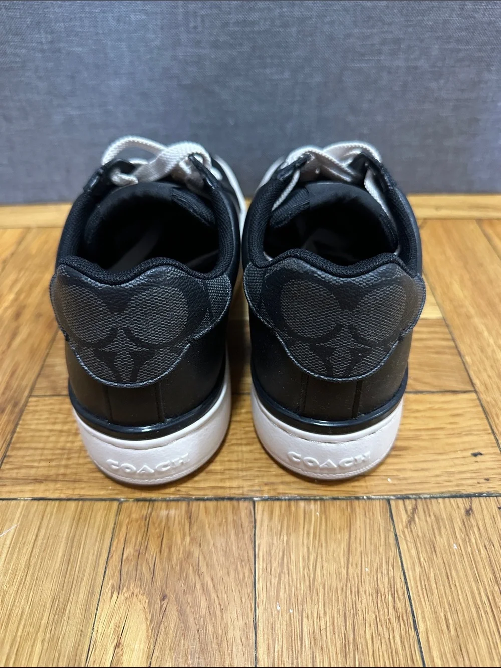Coach Womens Black Leather Low-Top Sneakers with White Soles Size 6